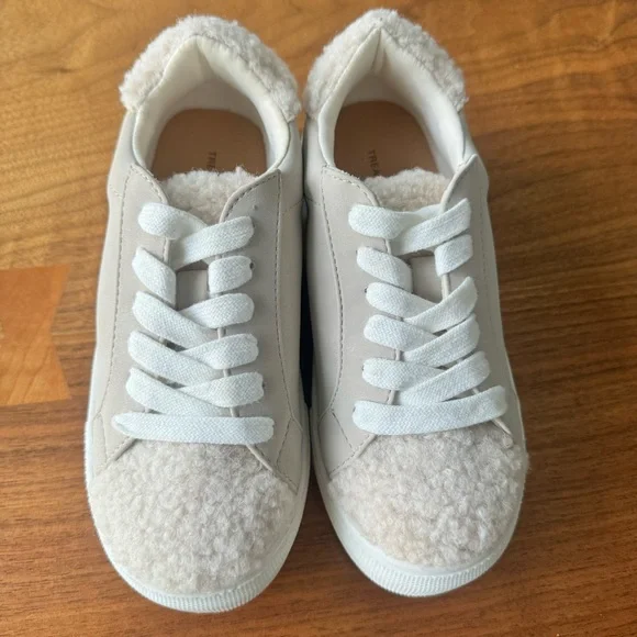 Treasure & Bond Kid’s Kamila Cozy Faux Fur Trim Sneaker. Size Kid’s 13. - Picture 6 of 14